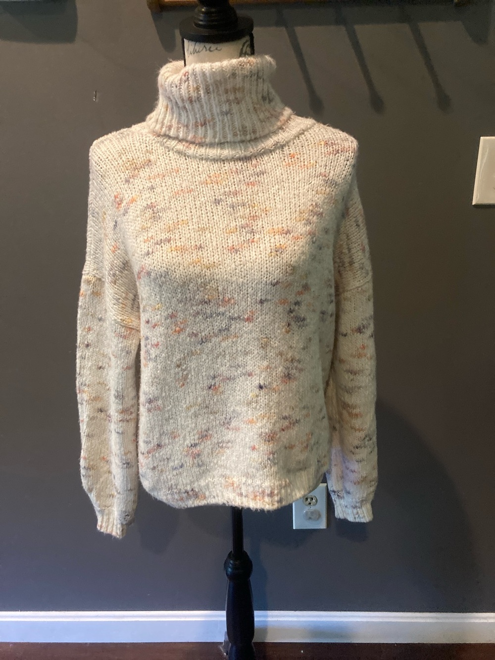 Jessica Simpson medium cream with flecked colored sweater excellent condition